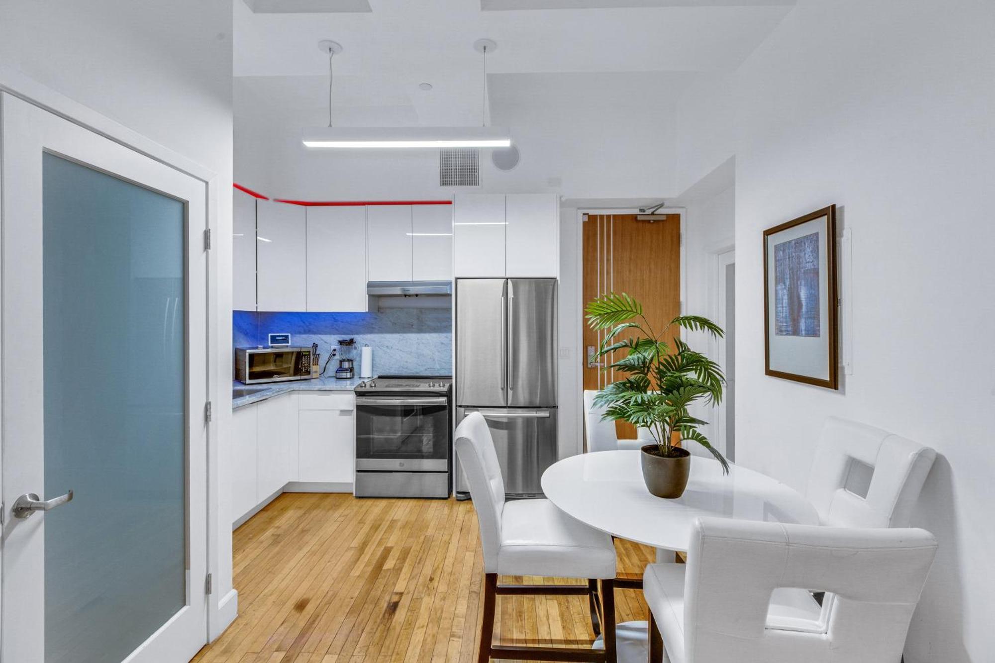 One Lux Hwh Downtown Angeles Apartahotel